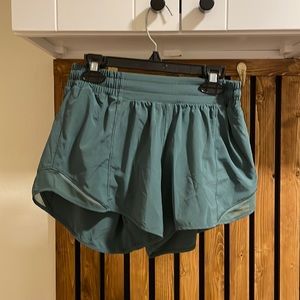 Lululemon hotty hot high rise 4” shorts